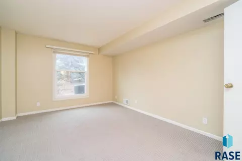 Undisclosed, Sioux Falls, SD 57105 photo 10