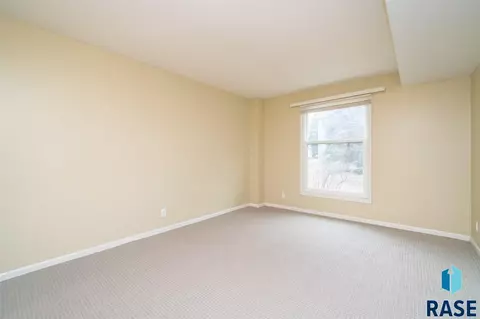 Undisclosed, Sioux Falls, SD 57105 photo 11