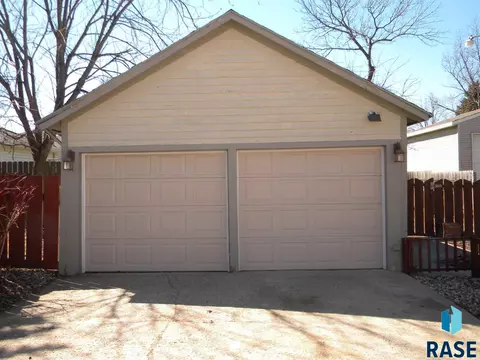 509 N Blanche Ave, Madison, SD 57042 photo 7