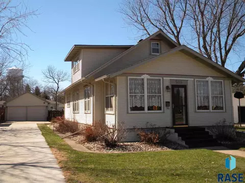 509 N Blanche Ave, Madison, SD 57042 photo 2