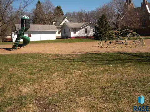509 N Blanche Ave, Madison, SD 57042 photo 30