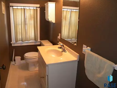 509 N Blanche Ave, Madison, SD 57042 photo 26