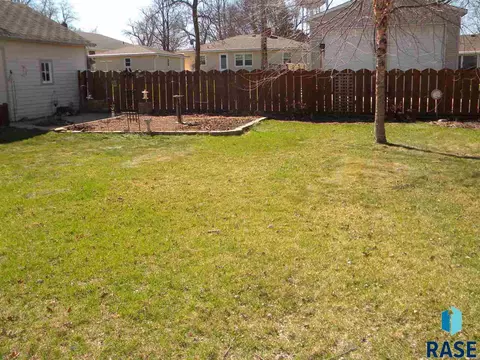 509 N Blanche Ave, Madison, SD 57042 photo 9