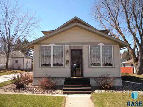 509 N Blanche Ave, Madison, SD 57042 photo 3