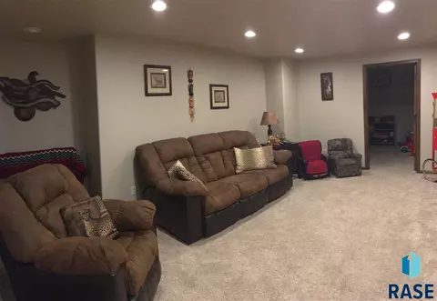 935 N Cole Ave, Tea, SD 57064 photo 15