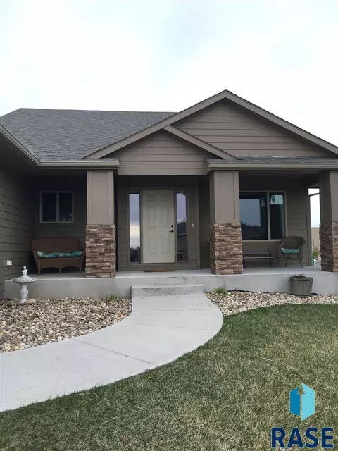935 N Cole Ave, Tea, SD 57064 photo 2