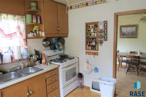 405 Cedar Ave, Marion, SD 57043 photo 3