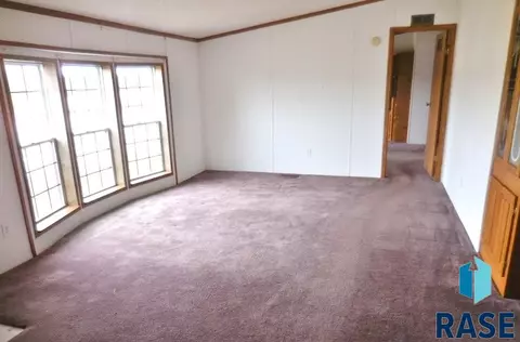 531 SE 8th St, Madison, SD 57042 photo 5