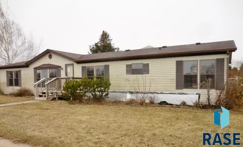 531 SE 8th St, Madison, SD 57042 photo 1