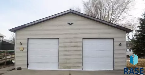 531 SE 8th St, Madison, SD 57042 photo 4