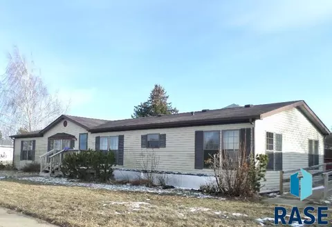 531 SE 8th St, Madison, SD 57042 photo 2