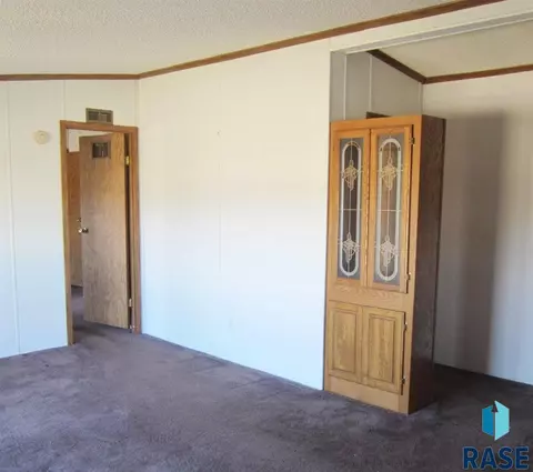 531 SE 8th St, Madison, SD 57042 photo 6
