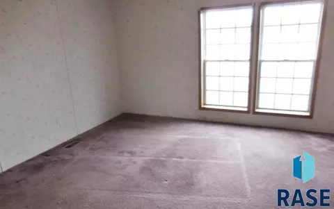 531 SE 8th St, Madison, SD 57042 photo 13