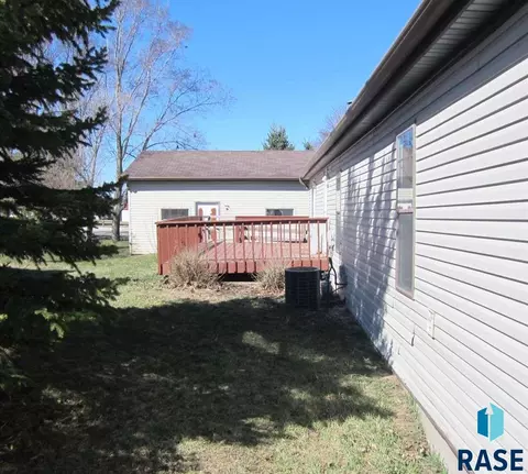 531 SE 8th St, Madison, SD 57042 photo 3