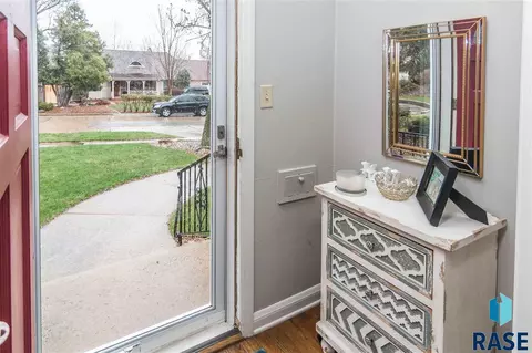 1501 S 5th Ave, Sioux Falls, SD 57105 photo 2
