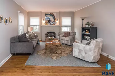 1501 S 5th Ave, Sioux Falls, SD 57105 photo 3
