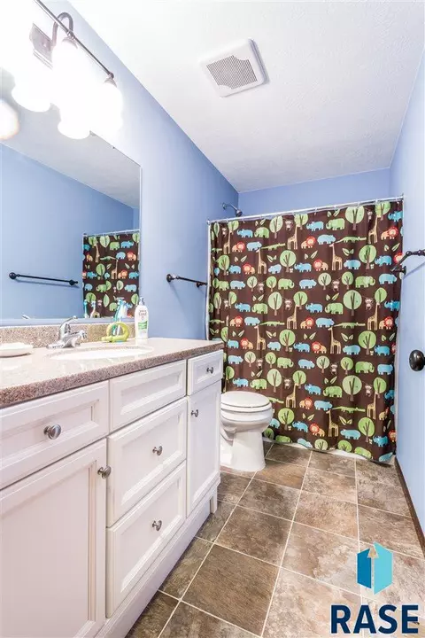 1205 N Caleb Ave, Sioux Falls, SD 57103 photo 9