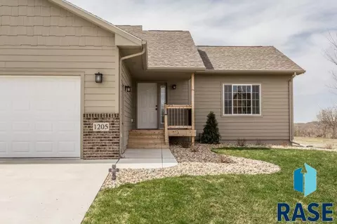 1205 N Caleb Ave, Sioux Falls, SD 57103 photo 2