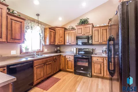 1205 N Caleb Ave, Sioux Falls, SD 57103 photo 8
