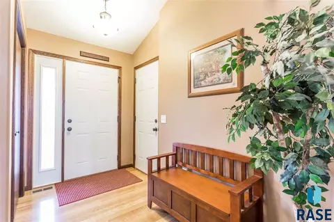 1205 N Caleb Ave, Sioux Falls, SD 57103 photo 3