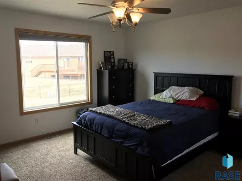 2104 58th St, Sioux Falls, SD 57106 photo 5