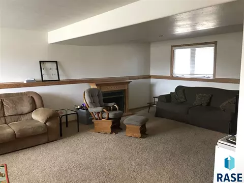 2104 58th St, Sioux Falls, SD 57106 photo 6