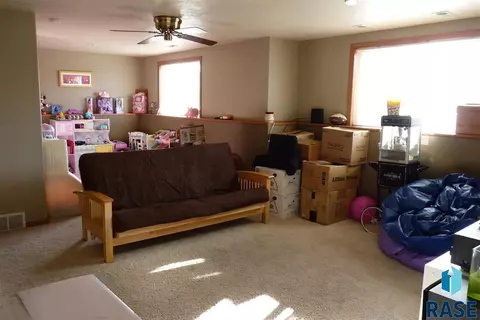 5604 S Aaron Ave, Sioux Falls, SD 57106 photo 9