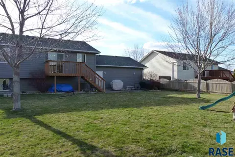 5604 S Aaron Ave, Sioux Falls, SD 57106 photo 2