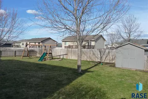 5604 S Aaron Ave, Sioux Falls, SD 57106 photo 3