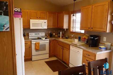 5604 S Aaron Ave, Sioux Falls, SD 57106 photo 5