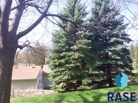 1409 E Oak St, Sioux Falls, SD 57105 photo 4