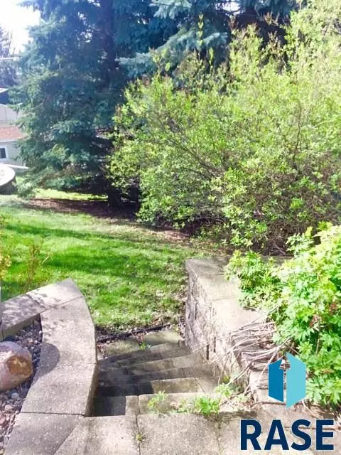 1409 E Oak St, Sioux Falls, SD 57105 photo 3