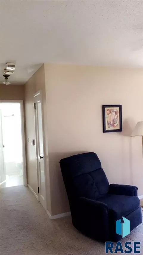 1409 E Oak St, Sioux Falls, SD 57105 photo 6