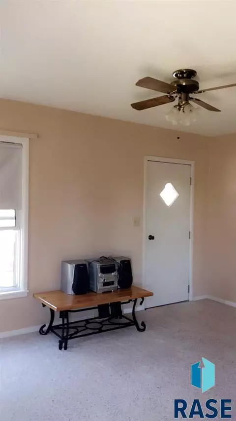 1409 E Oak St, Sioux Falls, SD 57105 photo 5