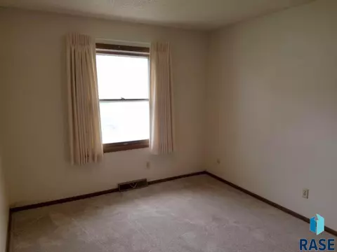 2209 E 1st St, Sioux Falls, SD 57103 photo 11