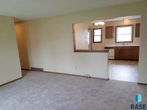2209 E 1st St, Sioux Falls, SD 57103 photo 4