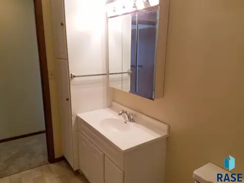 2209 E 1st St, Sioux Falls, SD 57103 photo 14
