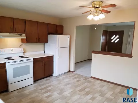 2209 E 1st St, Sioux Falls, SD 57103 photo 5