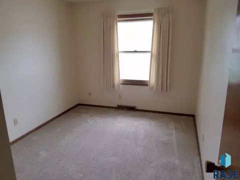 2209 E 1st St, Sioux Falls, SD 57103 photo 10