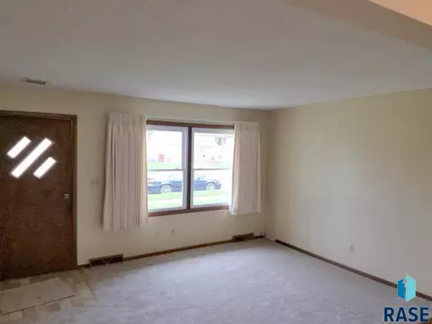 2209 E 1st St, Sioux Falls, SD 57103 photo 3