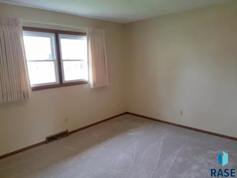 2209 E 1st St, Sioux Falls, SD 57103 photo 8