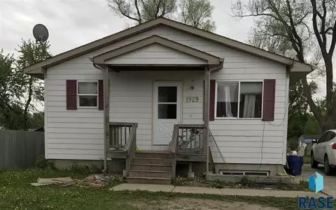 1929 E 33rd St N, Sioux Falls, SD 57104 photo 1
