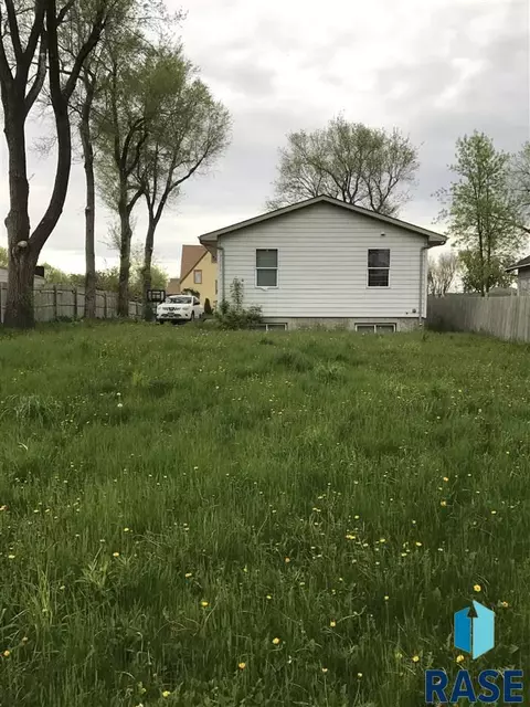 1929 E 33rd St N, Sioux Falls, SD 57104 photo 16