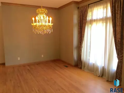 3001 W Donahue Dr, Sioux Falls, SD 57105 photo 14