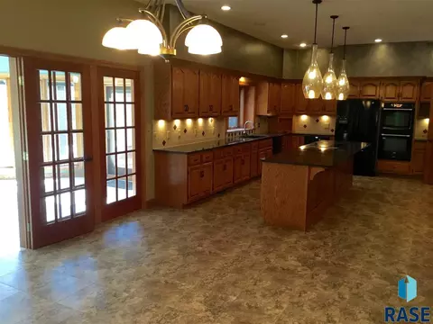 3001 W Donahue Dr, Sioux Falls, SD 57105 photo 9