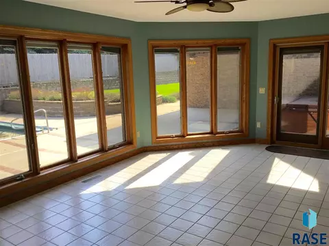 3001 W Donahue Dr, Sioux Falls, SD 57105 photo 10