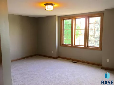 3001 W Donahue Dr, Sioux Falls, SD 57105 photo 25