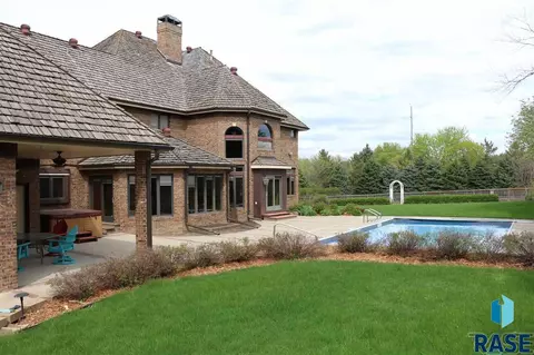 3001 W Donahue Dr, Sioux Falls, SD 57105 photo 3