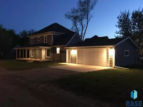 209 S Cherry St, Worthing, SD 57077 photo 2