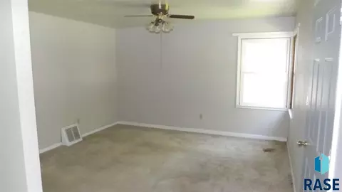 3001 E 18th St, Sioux Falls, SD 57103 photo 7